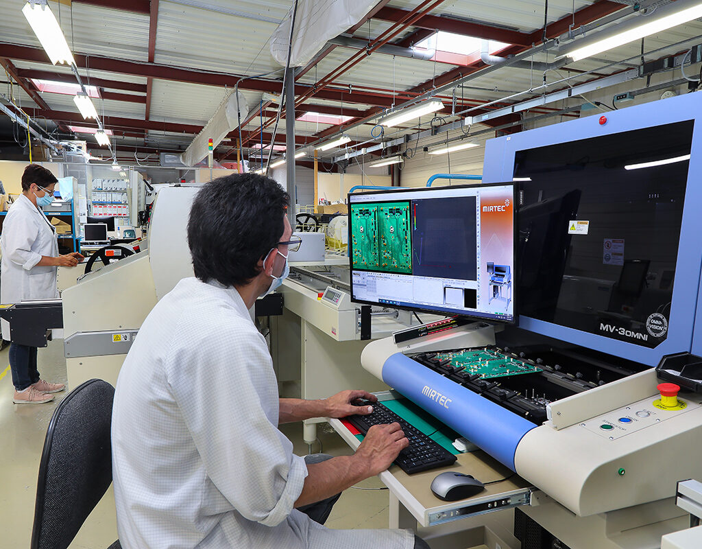 Contrôle AOI en 2D et 3D par système MIRTEC MV-3OMNI VISION