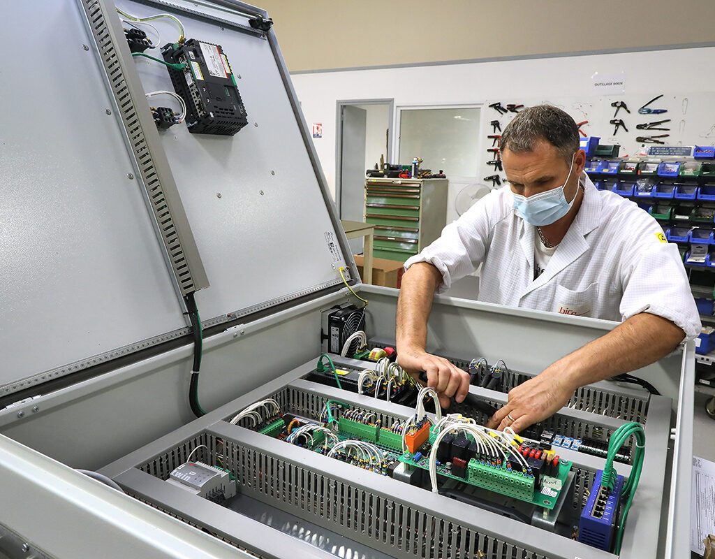 Câblage d’armoires électriques avec automates et liaisons par modules Wifi